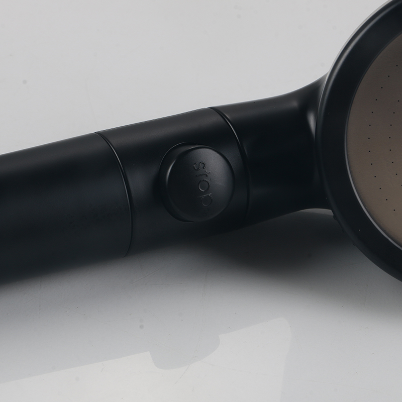 Pancuran hitam Jepang