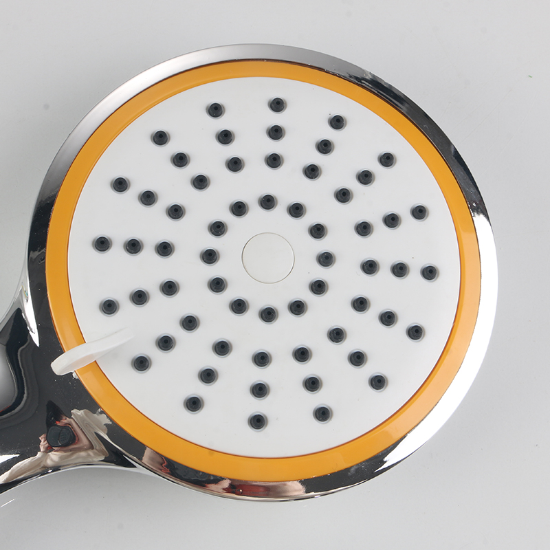 Penusuk cincin oranye