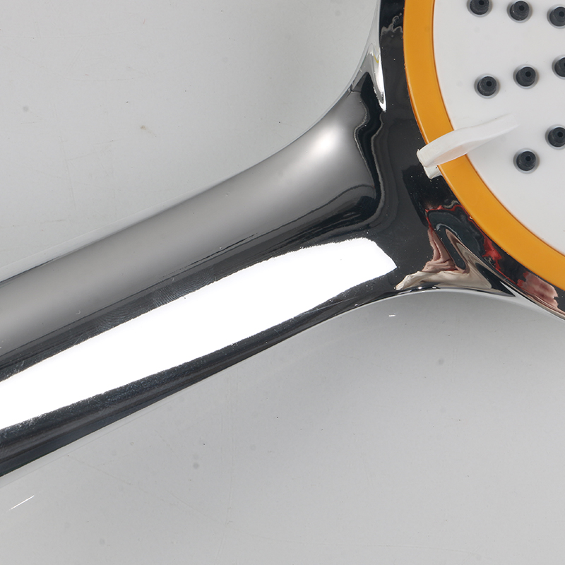 Penusuk cincin oranye